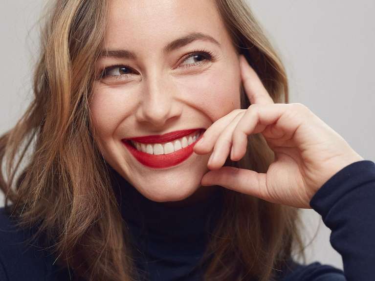 woman with red lipstick smiling | veneers dentist near me