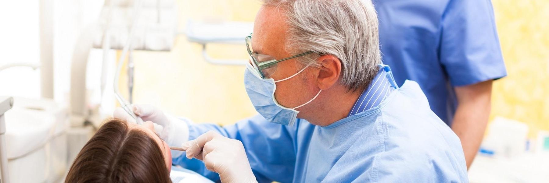 Emergency dentist Rockville | Dentist treating bad tooth pain