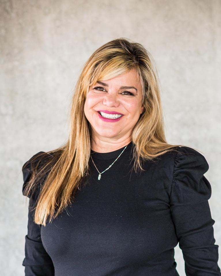 Dental hygienist at Gladnick Family & Cosmetic Dentistry in Rockville, MD